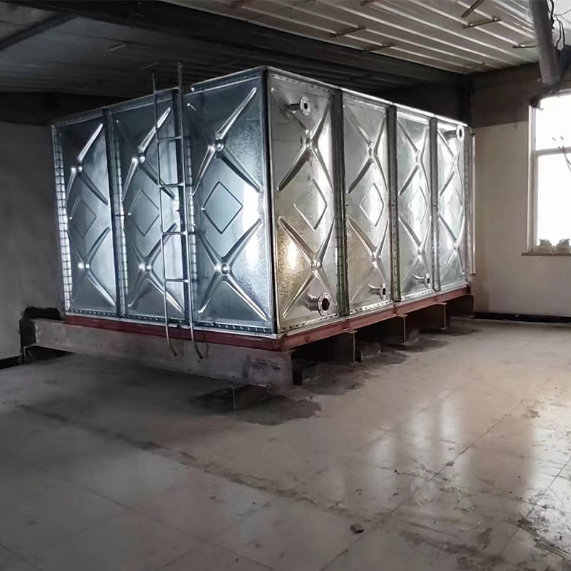 Большой резервуар для воды